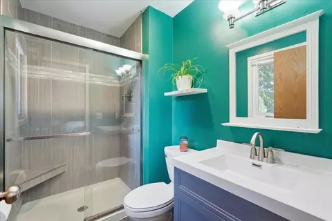 Bath - 941 Foxfield Rd, Oregon, WI 53575 photo 3 of 5