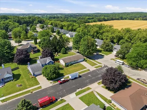 View/Area - 941 Foxfield Rd, Oregon, WI 53575 photo 6 of 12