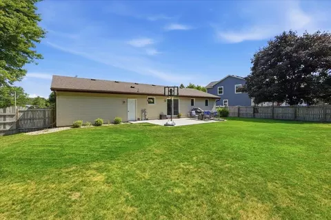 Exterior - 941 Foxfield Rd, Oregon, WI 53575 photo 5 of 7