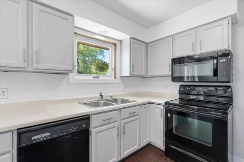 Kitchen - 941 Foxfield Rd, Oregon, WI 53575 photo 3 of 4