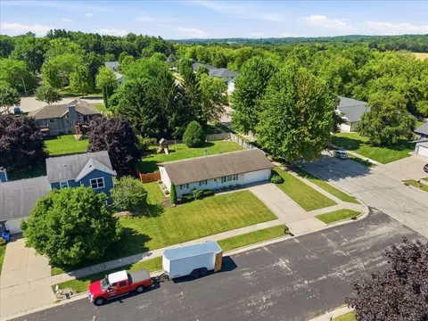 View/Area - 941 Foxfield Rd, Oregon, WI 53575 photo 3 of 12