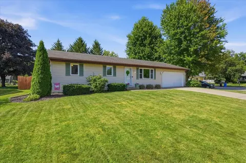 Exterior - 941 Foxfield Rd, Oregon, WI 53575 photo 2 of 7