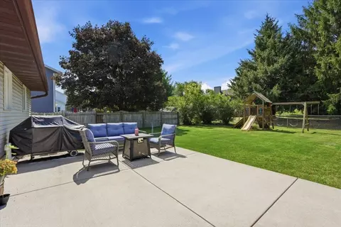 Exterior - 941 Foxfield Rd, Oregon, WI 53575 photo 4 of 7