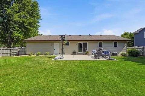 Exterior - 941 Foxfield Rd, Oregon, WI 53575 photo 6 of 7