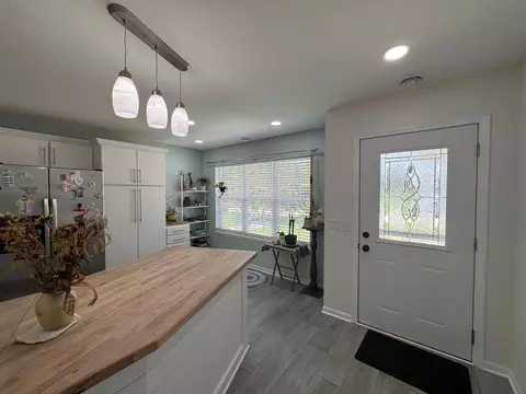 Entry Way - 505 3rd Ave #3, Monroe, WI 53566 photo 3 of 5