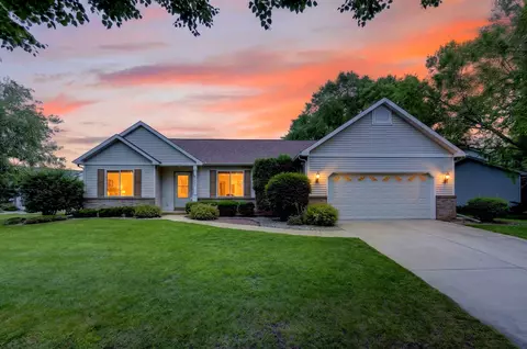 5237 Summer Ridge Dr, Madison, WI 53704