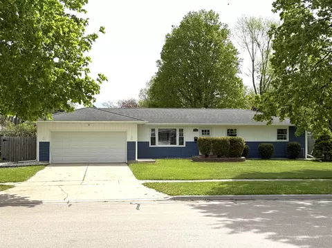 1614 N Sumac Dr, Janesville, WI 53545
