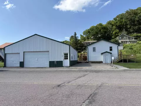 308 Spring St, Lynxville, WI 54626