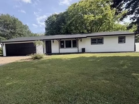 101 Sunset Dr, Clintonville, WI 54929