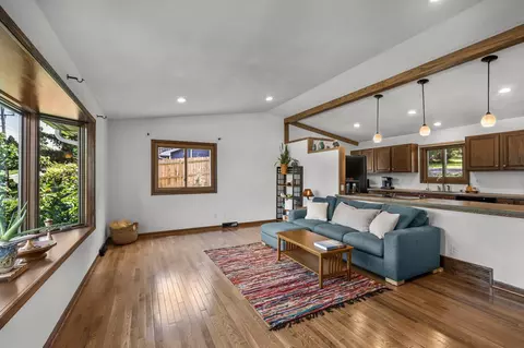 413 8th St, New Glarus, WI 53574