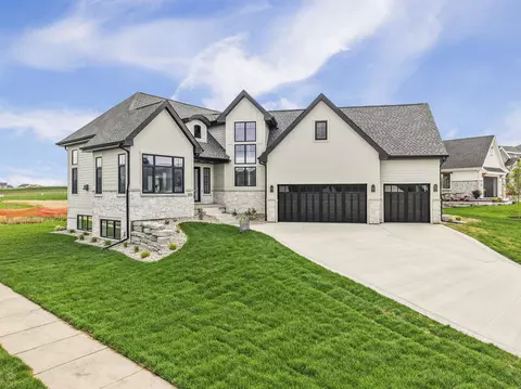 1600 Ginger Ln, Waunakee, WI 53597