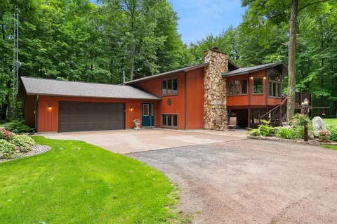 200800 Canopy Ln, Rosholt, WI 54473