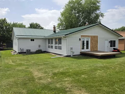 Exterior - 816 27th Ave, Monroe, WI 53566 photo 5 of 7