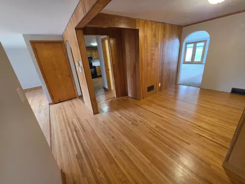 Entry Way - 816 27th Ave, Monroe, WI 53566 photo 2 of 2