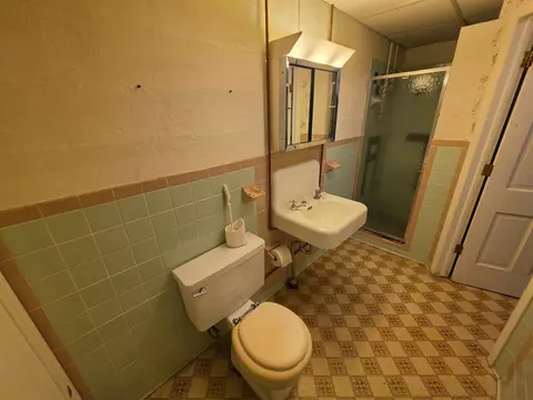 Bath - 816 27th Ave, Monroe, WI 53566 photo 3 of 3