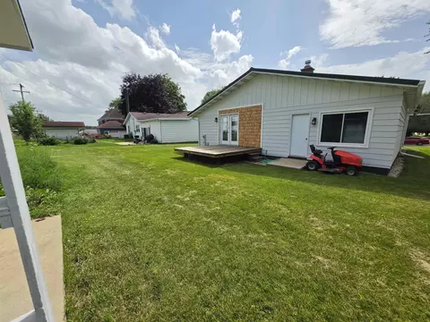Exterior - 816 27th Ave, Monroe, WI 53566 photo 3 of 7