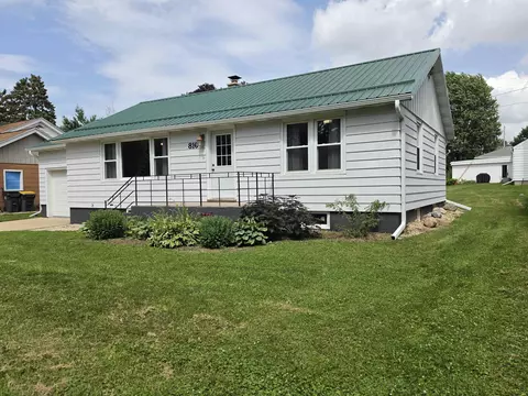 Exterior - 816 27th Ave, Monroe, WI 53566 photo 4 of 7