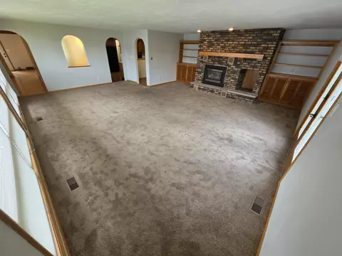 Living - 816 27th Ave, Monroe, WI 53566 photo 4 of 7