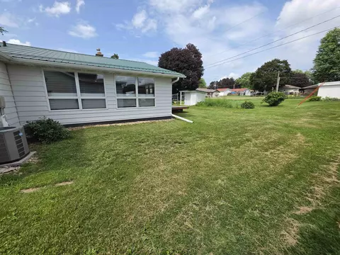 Exterior - 816 27th Ave, Monroe, WI 53566 photo 6 of 7