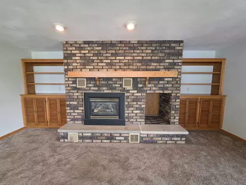 Living - 816 27th Ave, Monroe, WI 53566 photo 5 of 7