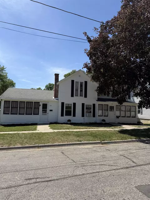 310-312 S Cottage St, Whitewater, WI 53190