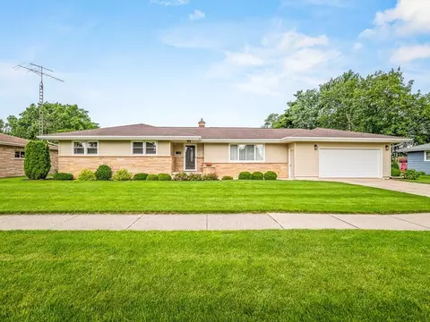 1031 N Sumac Dr, Janesville, WI 53545