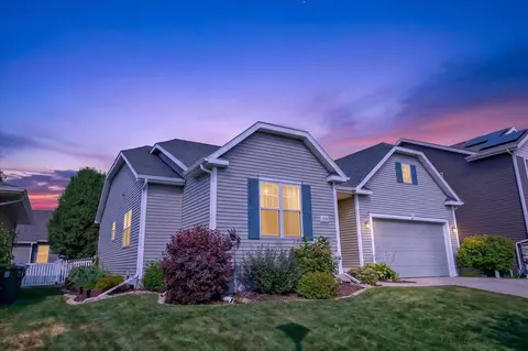1320 Blazingstar Ln, Sun Prairie, WI 53590