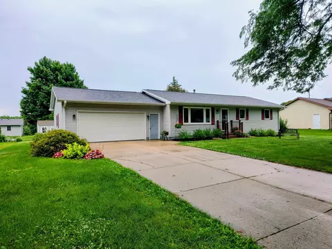 Exterior - 903 E Bluff St, Boscobel, WI 53805 photo 2 of 6