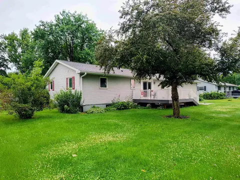 Exterior - 903 E Bluff St, Boscobel, WI 53805 photo 3 of 6