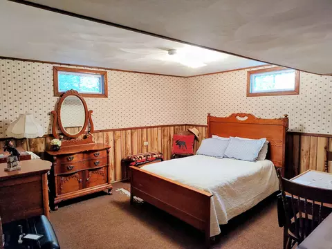 Bedroom - 903 E Bluff St, Boscobel, WI 53805 photo 4 of 4