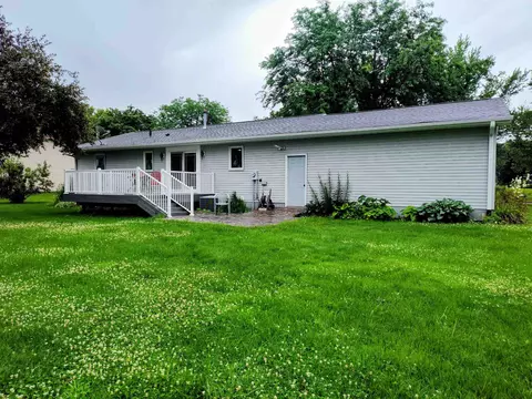 Exterior - 903 E Bluff St, Boscobel, WI 53805 photo 4 of 6