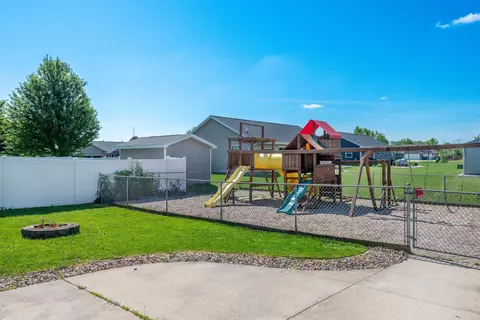 Exterior - 740 E Scott St, Omro, WI 54963 photo 15 of 17