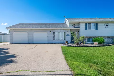 Exterior - 740 E Scott St, Omro, WI 54963 photo 13 of 17