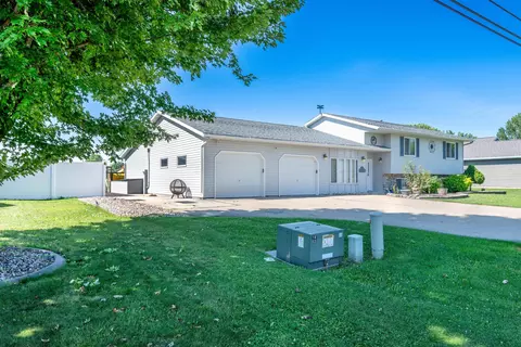 Exterior - 740 E Scott St, Omro, WI 54963 photo 9 of 17