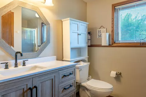 Bath - 740 E Scott St, Omro, WI 54963 photo 4 of 6