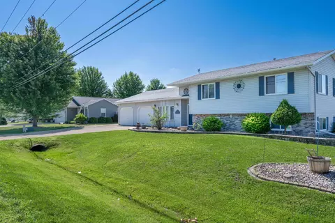 Exterior - 740 E Scott St, Omro, WI 54963 photo 3 of 17