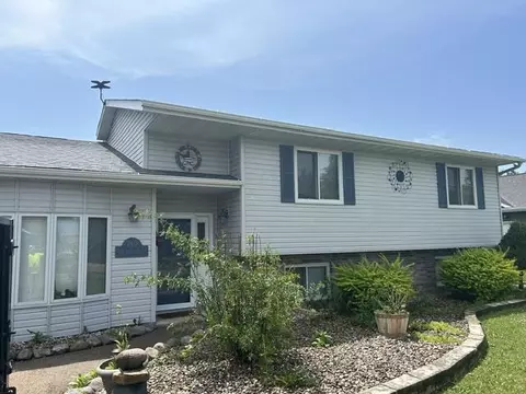 Exterior - 740 E Scott St, Omro, WI 54963 photo 8 of 17