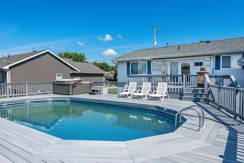 Exterior - 740 E Scott St, Omro, WI 54963 photo 5 of 17