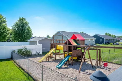 Exterior - 740 E Scott St, Omro, WI 54963 photo 4 of 17
