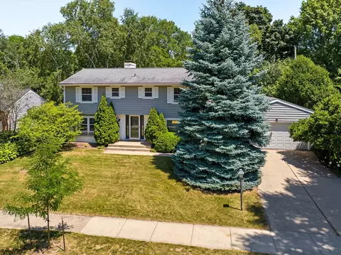 101 Carillon Dr, Madison, WI 53705