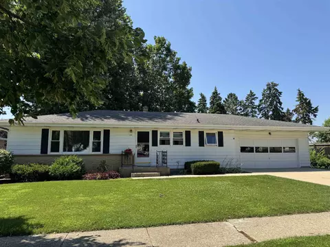 2219 Mineral Point Ave, Janesville, WI 53548