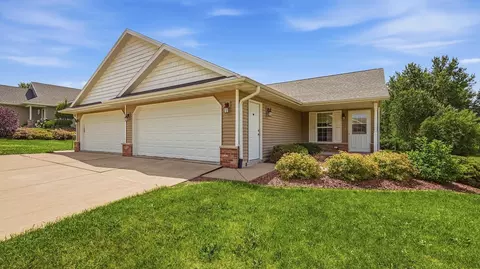 805 Heather Ln #A, Platteville, WI 53818