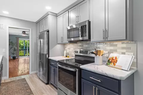714 Bewick Dr, Madison, WI 53714