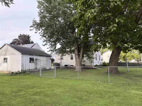 Exterior - 1806 17th Ave, Monroe, WI 53566 photo 4 of 5