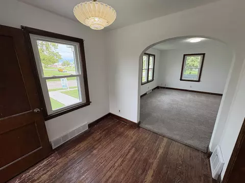Living - 1806 17th Ave, Monroe, WI 53566 photo 4 of 5