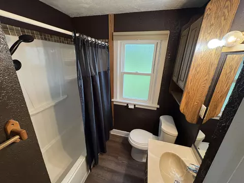 Bath - 1806 17th Ave, Monroe, WI 53566 photo 1 of 2