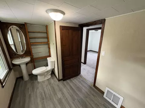 Bath - 1806 17th Ave, Monroe, WI 53566 photo 2 of 2
