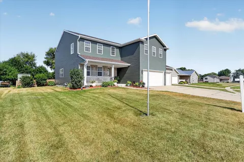 613 S 6th St, Evansville, WI 53536