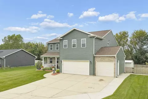 613 S 6th St, Evansville, WI 53536