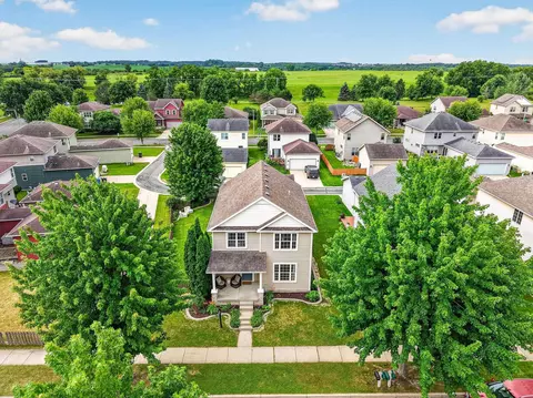 7009 Dewdrop Dr, Madison, WI 53719